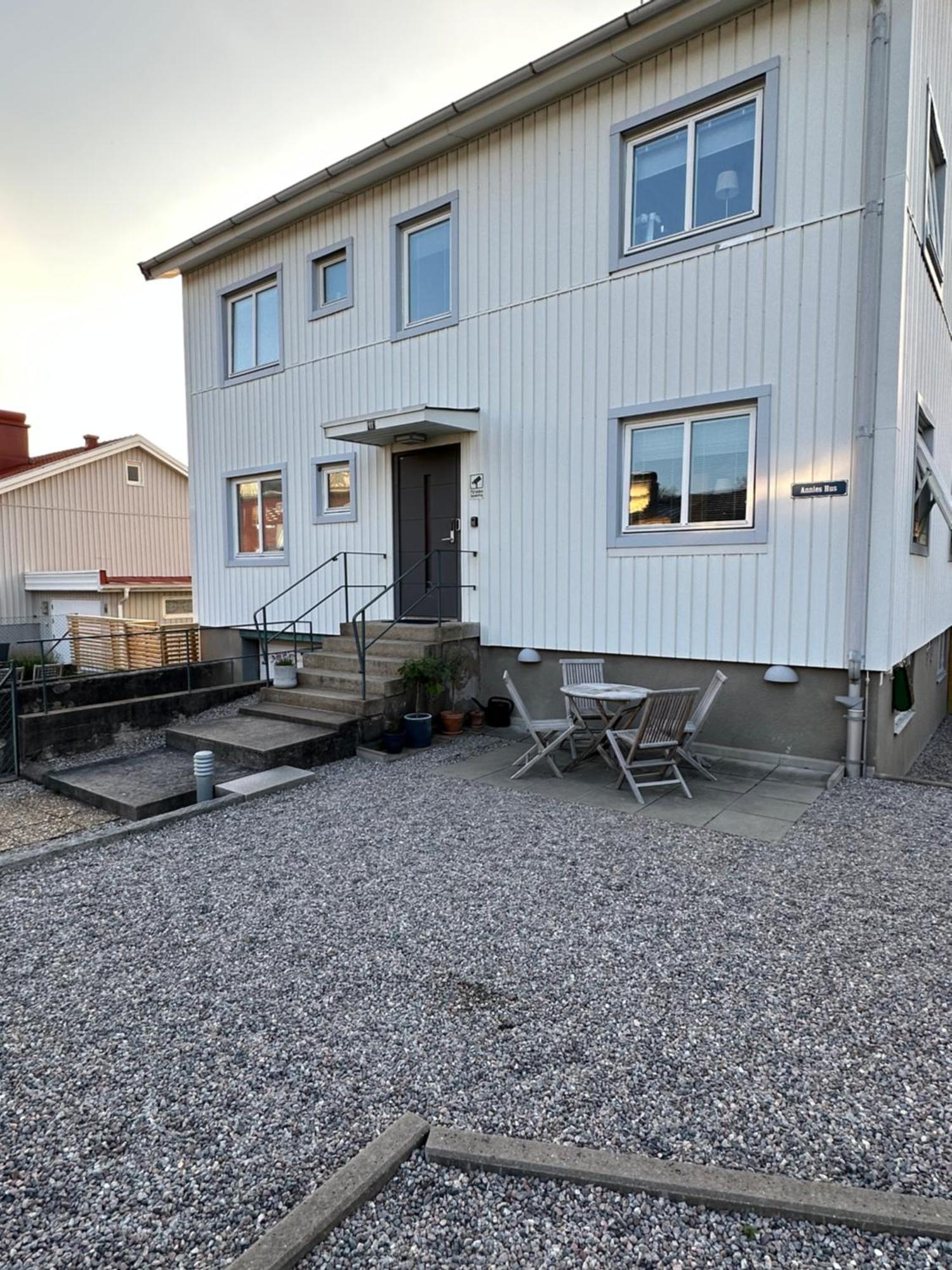 Annies Hus - Very Nice 2 Bedroom Apt Top Floor Stromstad Exterior photo